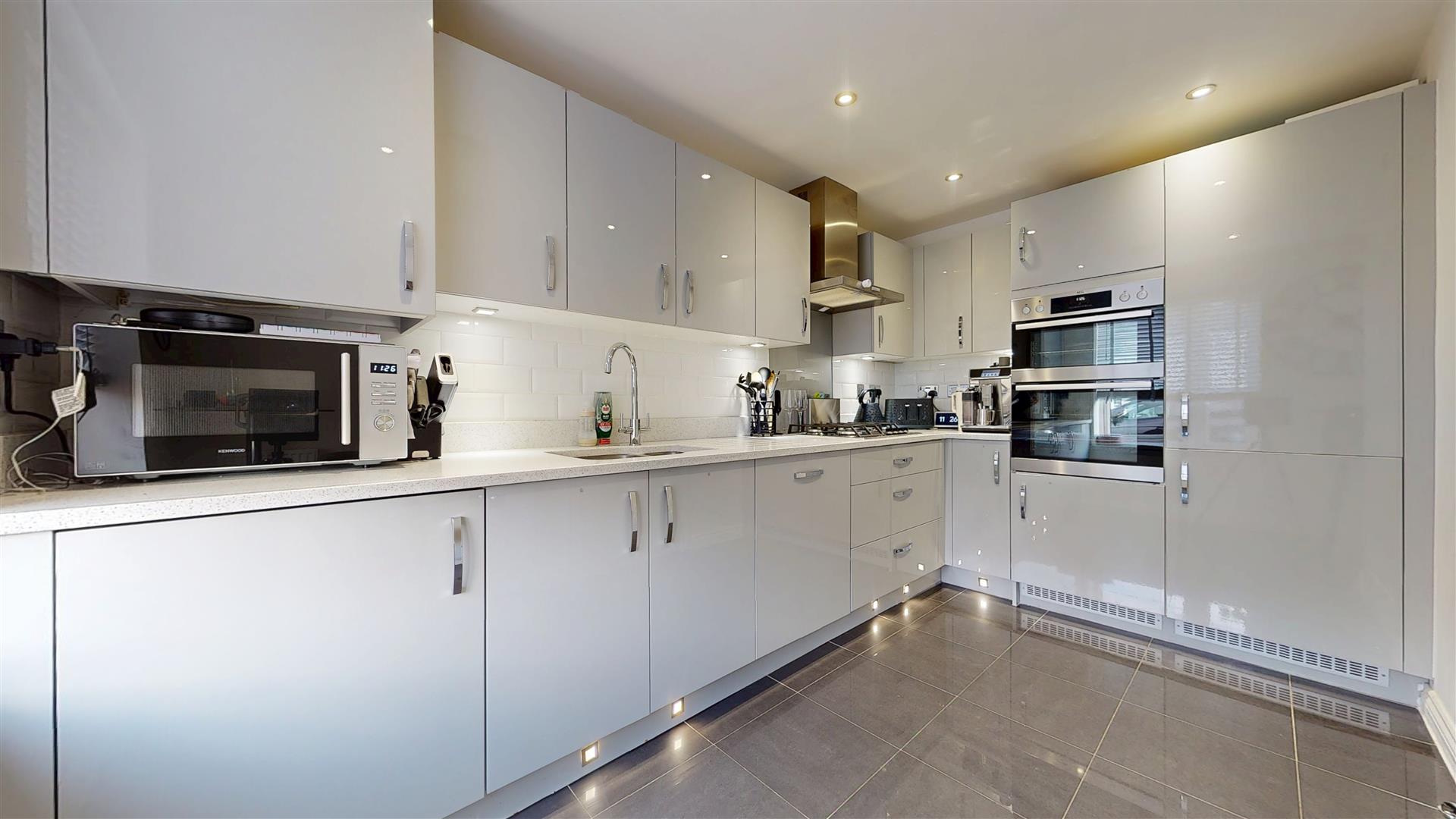 3 bed property in Berrenda Avenue, Whitehouse
